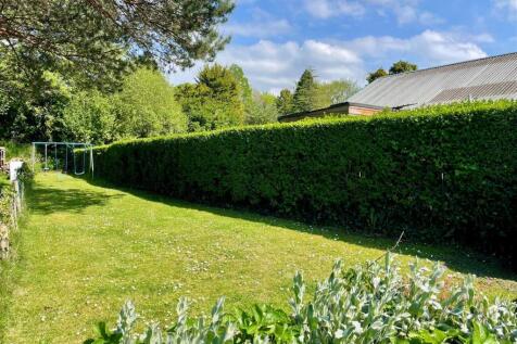 Rear garden 2.jpg