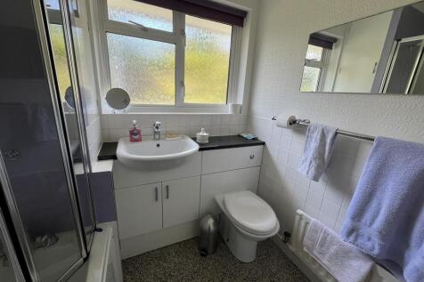 Bathroom 2.jpg