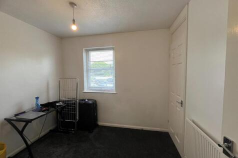 small bedroom.jpeg