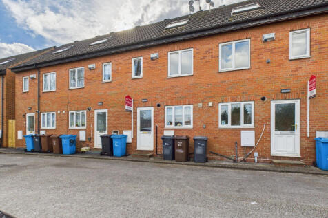 4 Bedroom House - mid terrace for Sale by auction