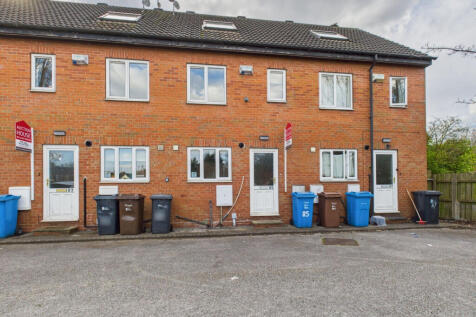 4 Bedroom House - mid terrace for Sale by auction