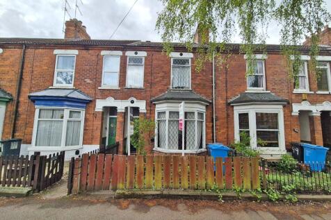 Three bedroom mid-terrace house - For sale by auc