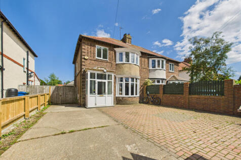 3 Bedroom Semi Detached House - For Sale by Aucti
