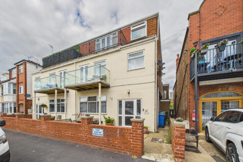 Two bedroom first floor apartment - For sale by a