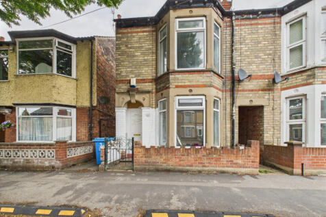 Three Bedroom End Terrace House - For sale by auc