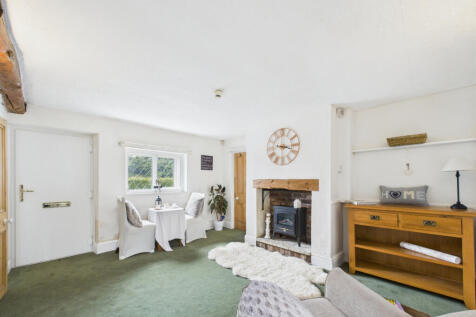 Lounge/Dining Area