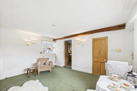 Lounge/Dining Area