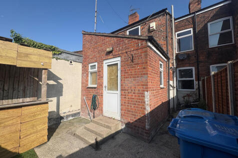 Three bedroom mid-terrace house - for sale by auc