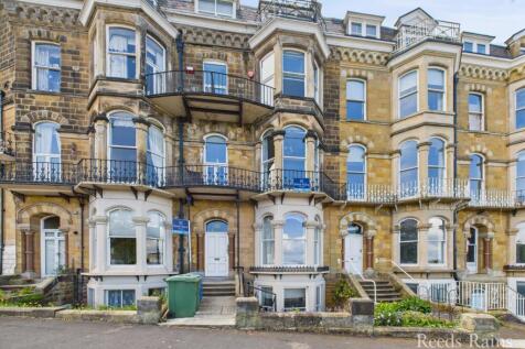 Three bedroom apartment - For sale by auction