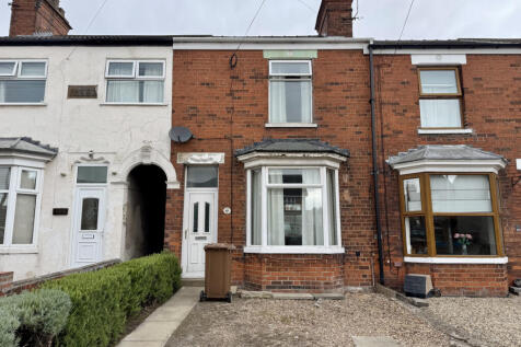 3 Bedroom Mid-Terrace House - For sale by auction