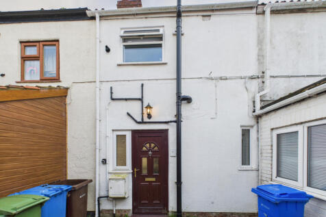 1 Bedroom Mid-Terrace House - For sale by auction