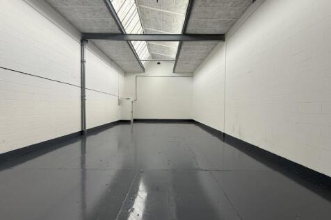 Unit 8 Int Rear.jpg