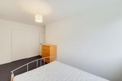 9_Main Bedroom-0