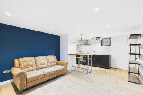 CAM03741G0-PR0136...