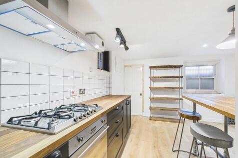 CAM03741G0-PR0136...