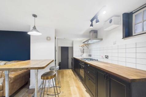 CAM03741G0-PR0136...