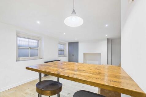 CAM03741G0-PR0136...