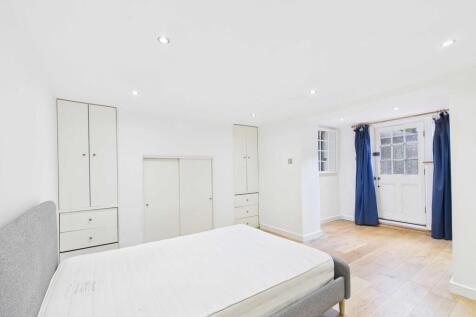 CAM03741G0-PR0136...