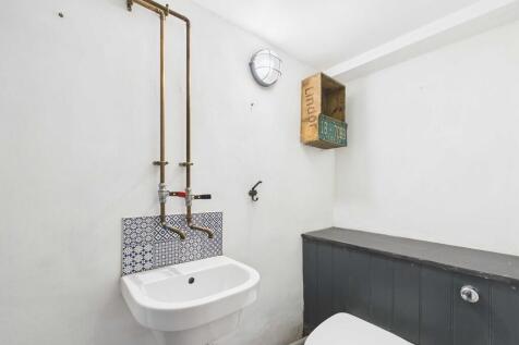 CAM03741G0-PR0136...