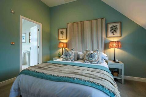 Bedroom 1 - Chest...