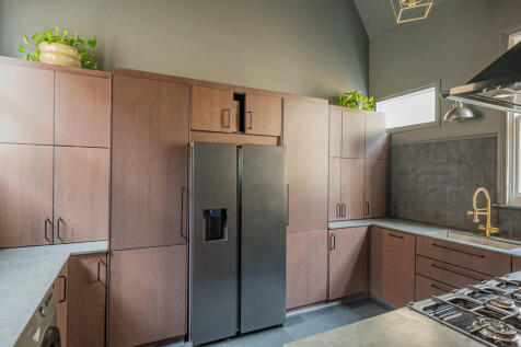 Kitchen 1 of 7