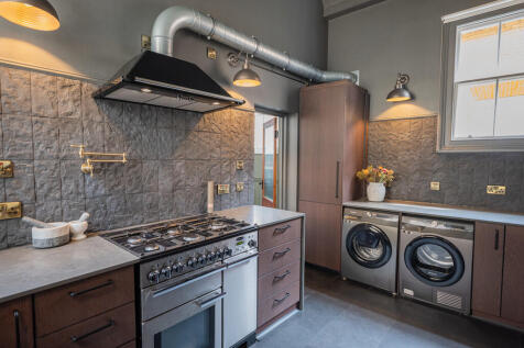 Kitchen 5 of 7