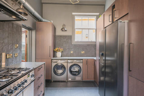 Kitchen 4 of 7