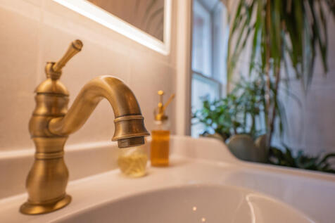 Bathroom 3 of 5