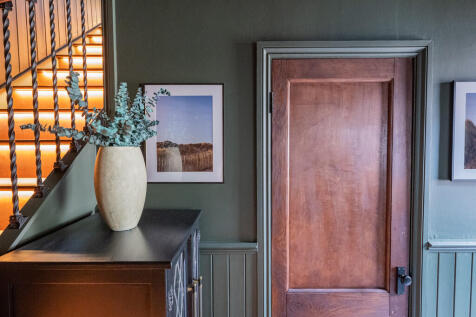 Foyer 3 of 3