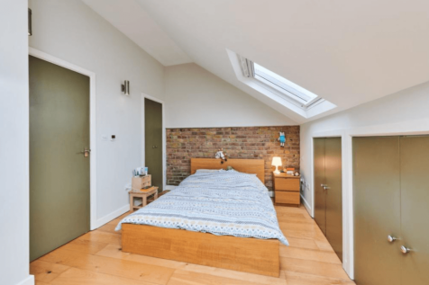 Flat in SW18
