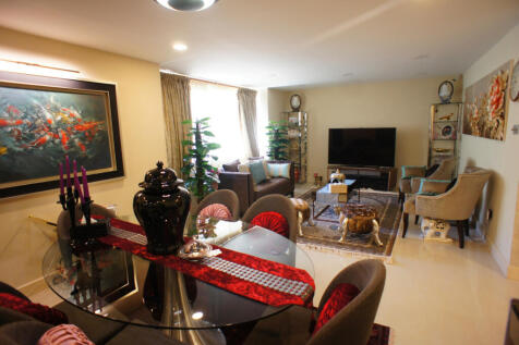 Luxury 3 bedrooms apartment in overlooking privat