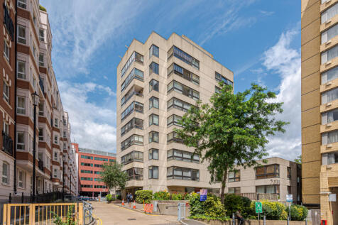 Well propotioned 2 bedrooms apartment in the hear