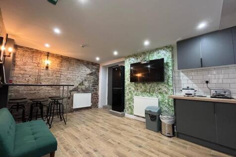 Double Room to Rent w/ensuite in Shared House, DY