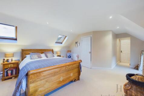 Mai Bedroom