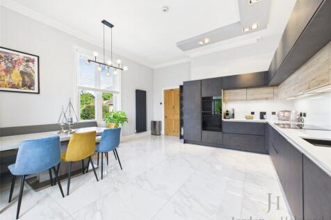 Kitchen/Dining Area