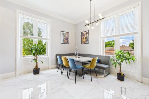 Kitchen Dining Area