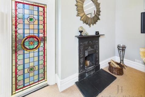 Dining Room Features