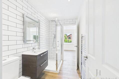 Jack &amp; Jill Bathroom