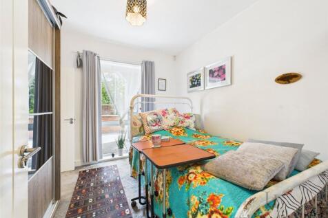 Bedroom 1 (Ensuite)