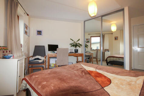 Bedroom 1.JPG