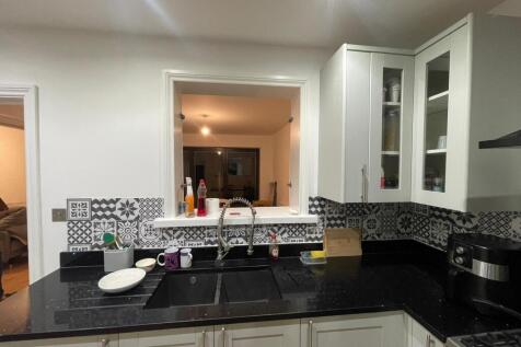 101 Feenan Highway Tilbury RM18 8EX (25).jpeg