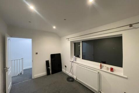 101 Feenan Highway Tilbury RM18 8EX (1).jpeg