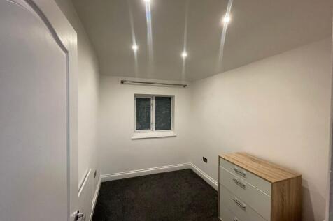 101 Feenan Highway Tilbury RM18 8EX (11).jpeg