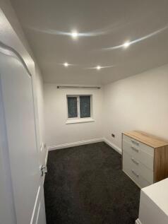 101 Feenan Highway Tilbury RM18 8EX (15).jpeg