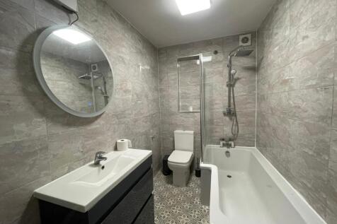 101 Feenan Highway Tilbury RM18 8EX (4).jpeg