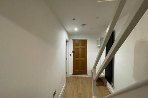 101 Feenan Highway Tilbury RM18 8EX (16).jpeg