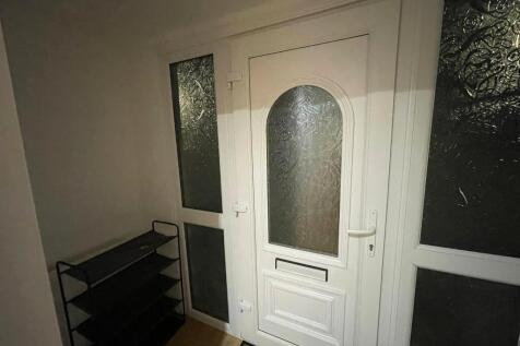 101 Feenan Highway Tilbury RM18 8EX (7).jpeg