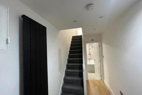 101 Feenan Highway Tilbury RM18 8EX (21).jpeg