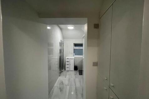 101 Feenan Highway Tilbury RM18 8EX (9).jpeg