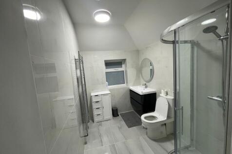 101 Feenan Highway Tilbury RM18 8EX (26).jpeg